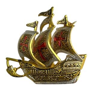 Men's Brooch Pin Gold Tone Boat Red Knights Templar Cross 3D Spanish Discovery
